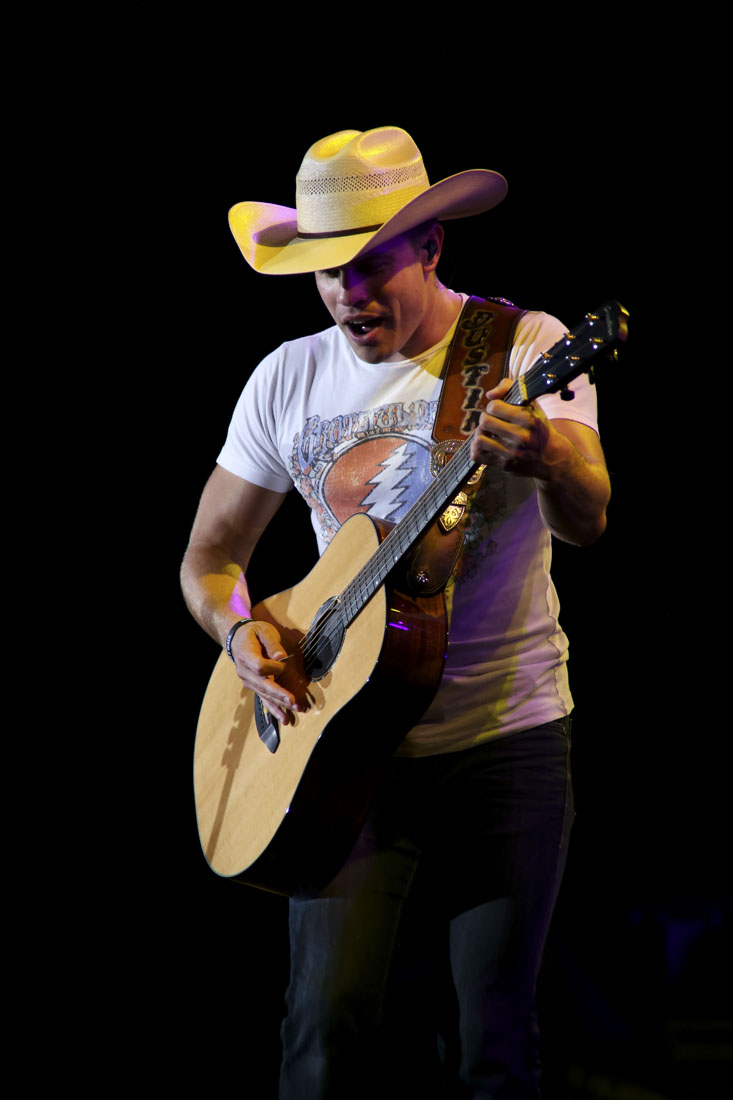 Dustin_Lynch_btobinphoto-1 (2)